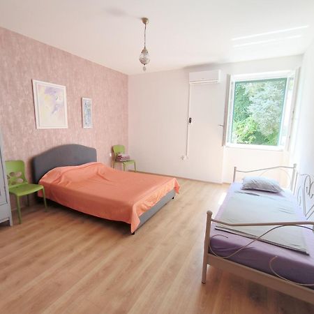 Bright And Colourful Apartment Luce -Sandy Beach Split Exterior foto
